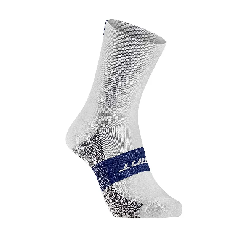 Weekend Discounts Worth Grabbing Giant Elevate Socks